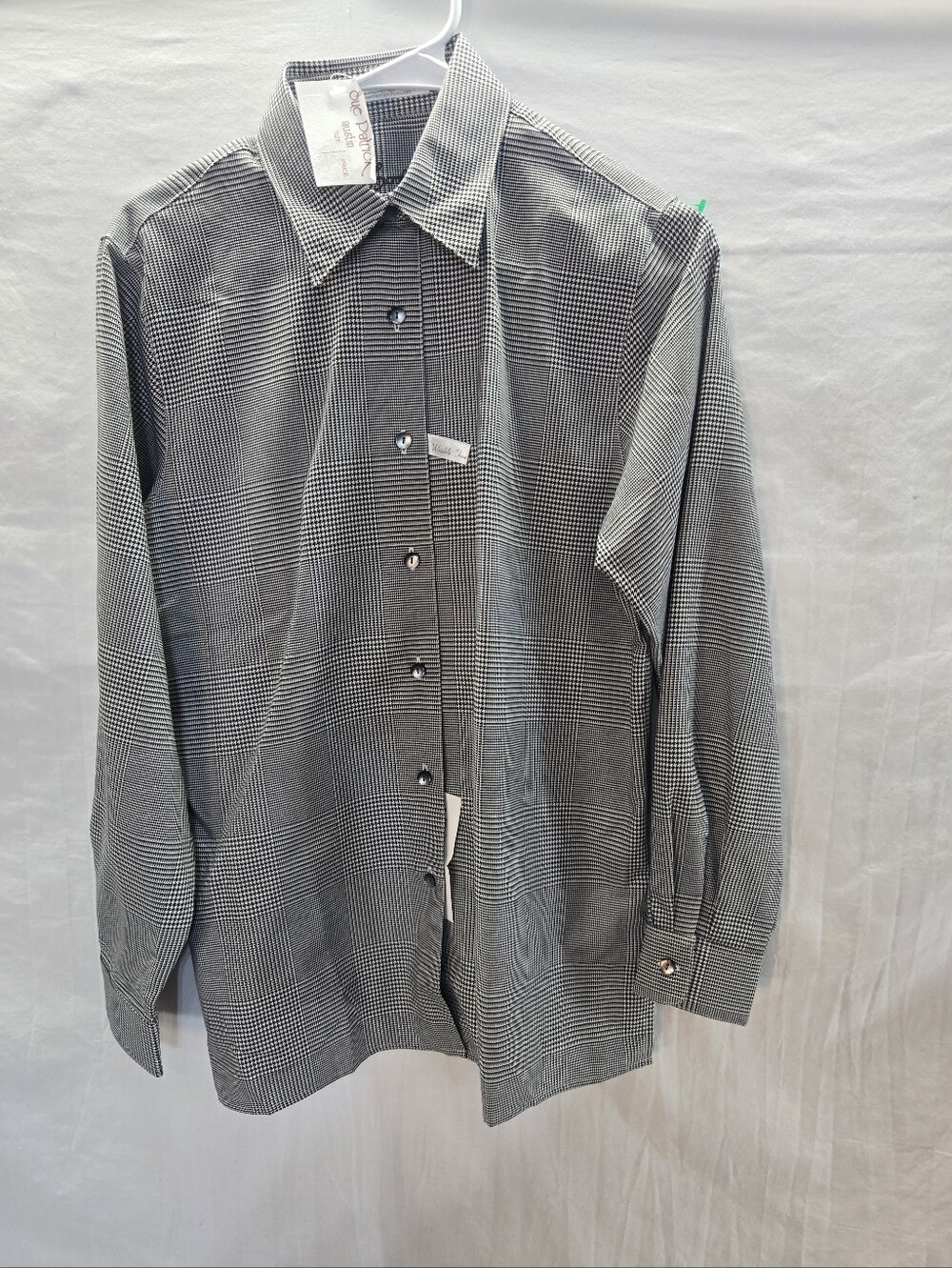 Foxcroft Women’s Size 6 Long Sleeve Button Up Shirt New with Tags